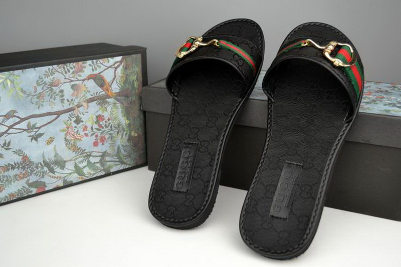 Gucci Slippers Woman--068